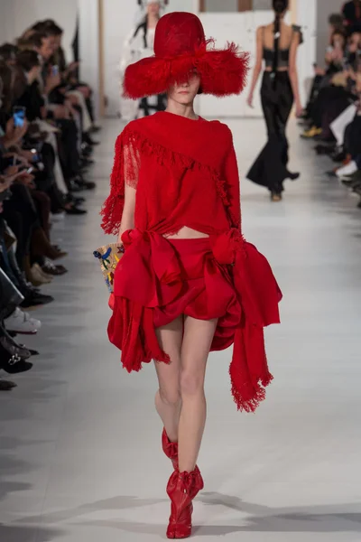 Look 18